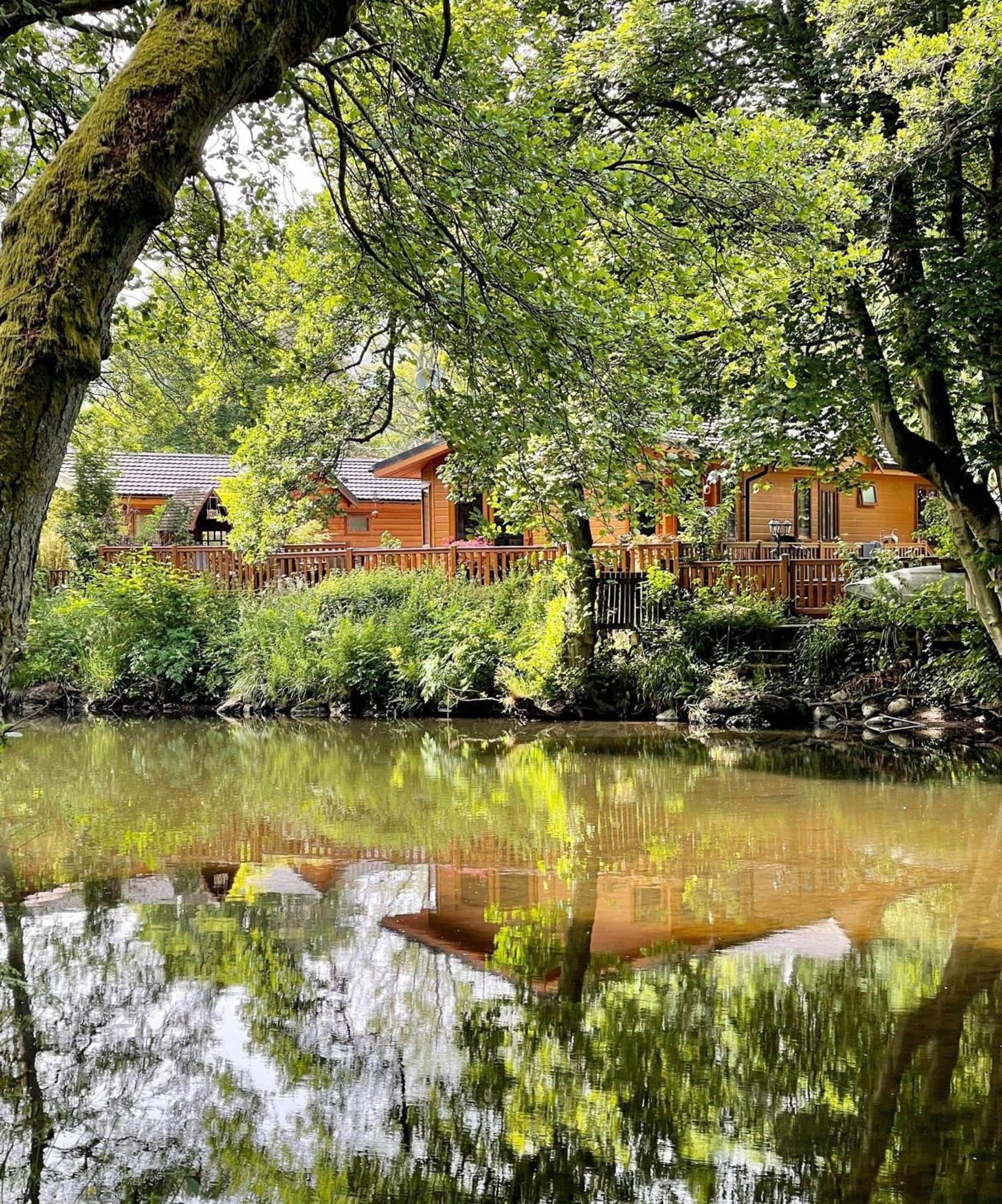 Riverbank Lodge Dollar Esterno foto