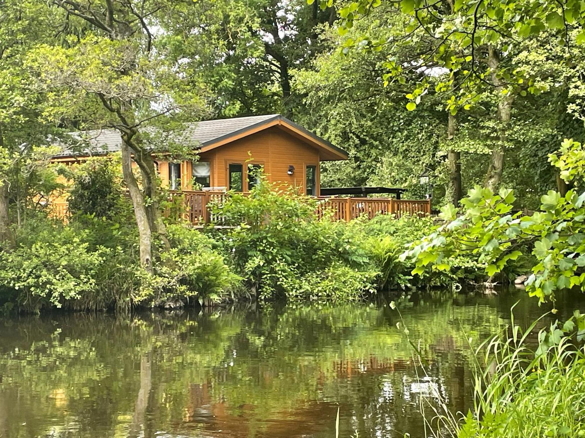 Riverbank Lodge Dollar Esterno foto